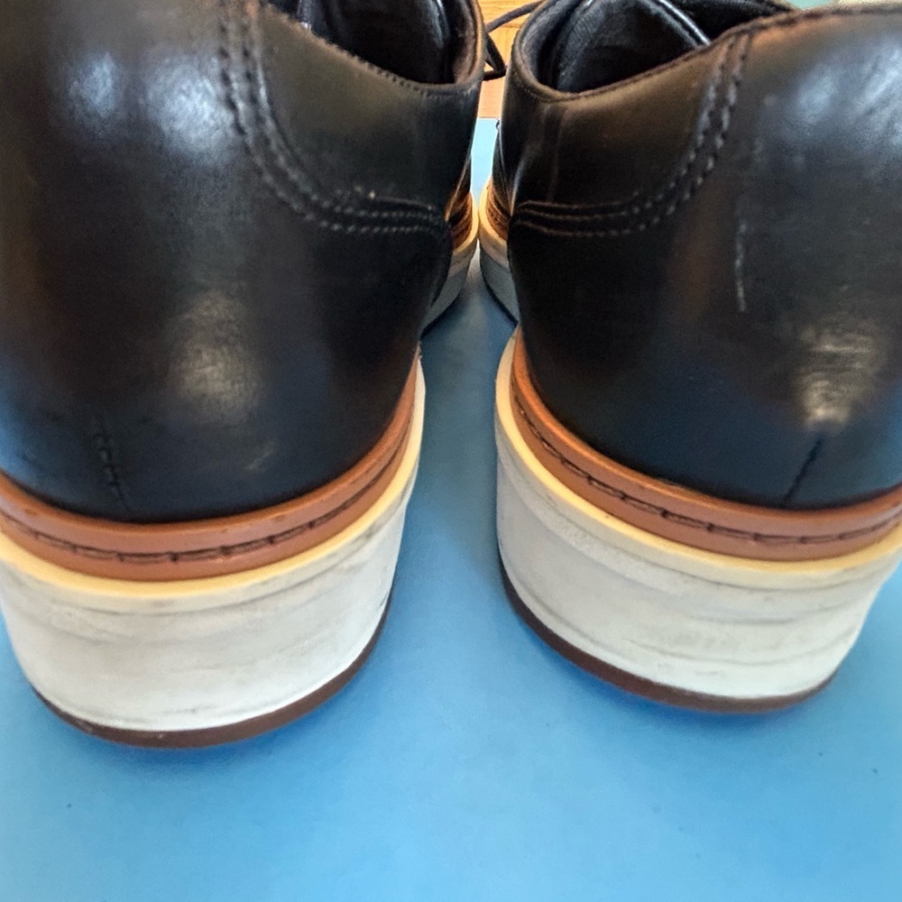 Clarks Black Leather Lace Up Shoes with Tan Base - Picture 2 of 10